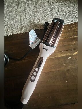 Lange White and Rose Gold Triple Barrel Waver